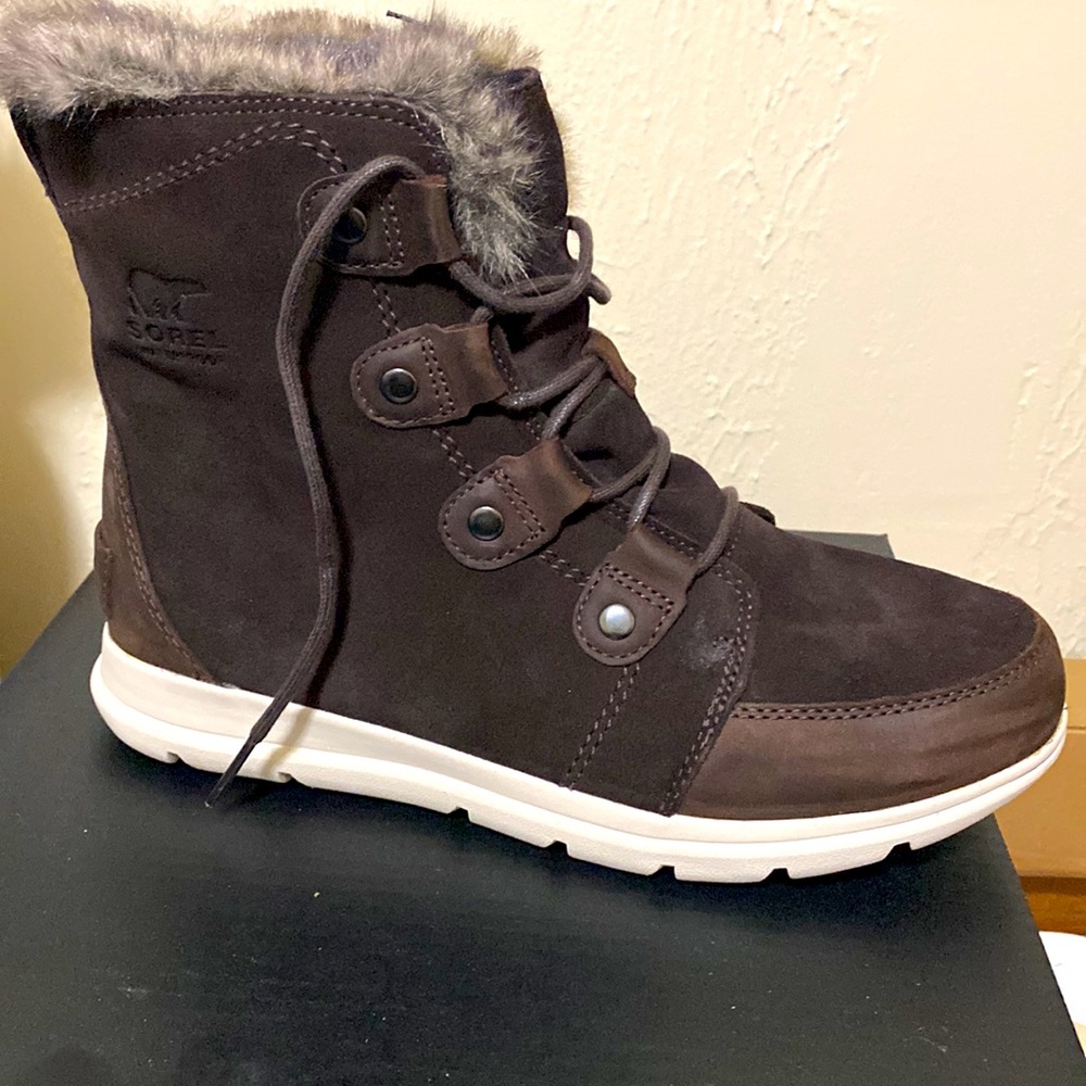 Women’s Sorel Explorer Joan Boot! New in box! BEAUTIFUL!!